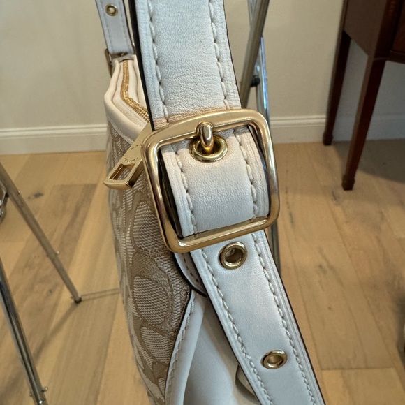 Coach Signature Duffelette Beige Canvas
Leather Trim Crossbody Bag 25697 NWOT - Picture 13 of 14